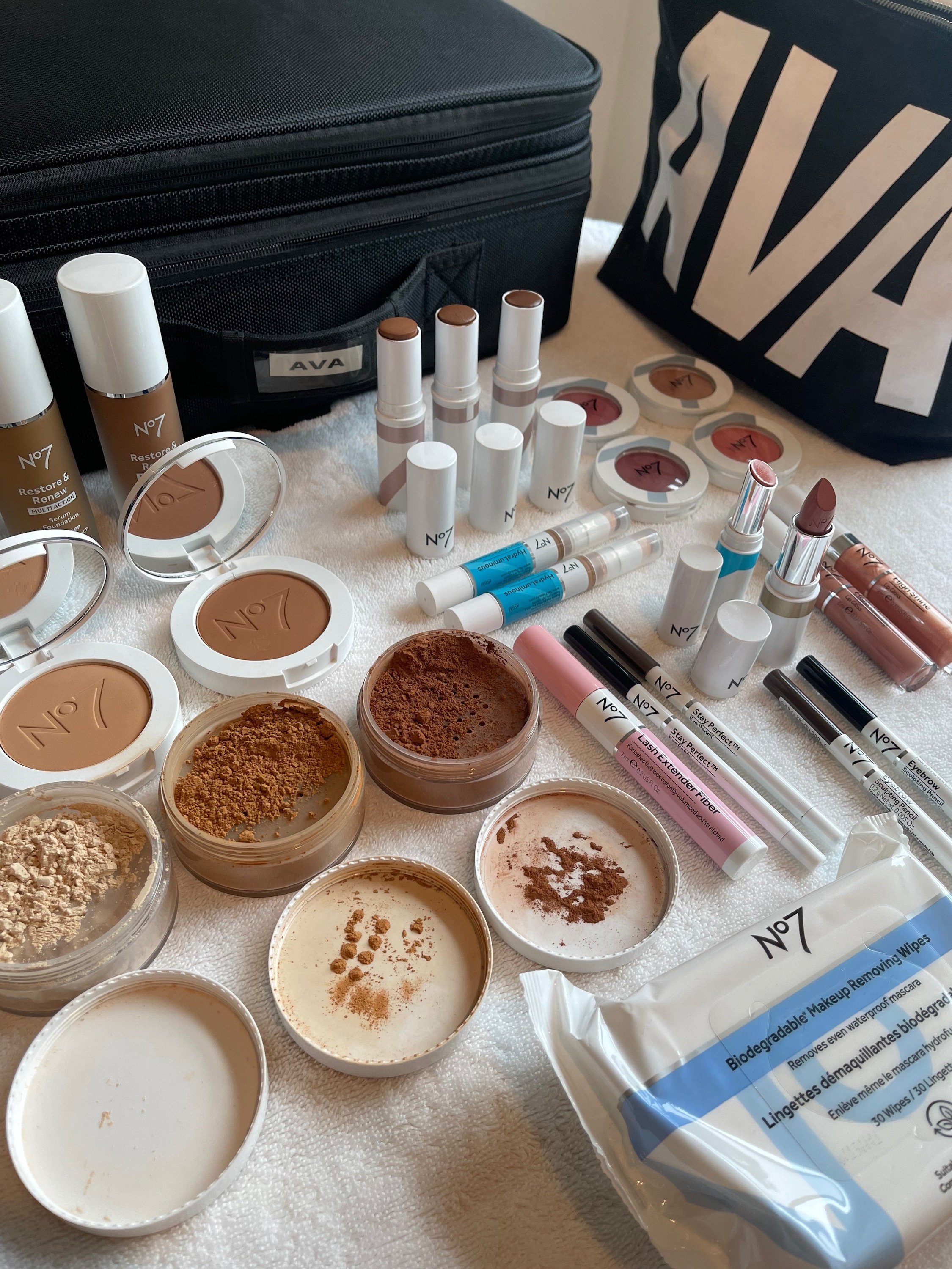 A collection of cosmetics